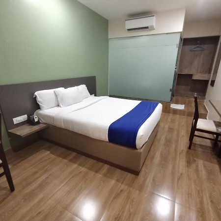 מומביי Hotel Ocean Suites מראה חיצוני תמונה